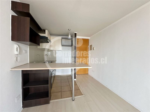 Departamento En Arriendo De 2 Dorm, 1 Baño, Santiago