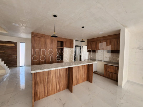 Casa En Venta En Grand Preserve, Juriquilla, De Oportunidad,