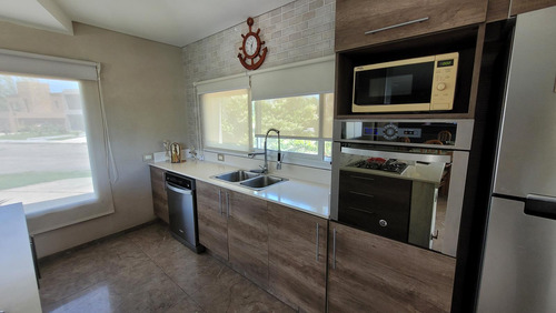 Casa En Venta En El Barrio Santa Rita Canning San Vicente