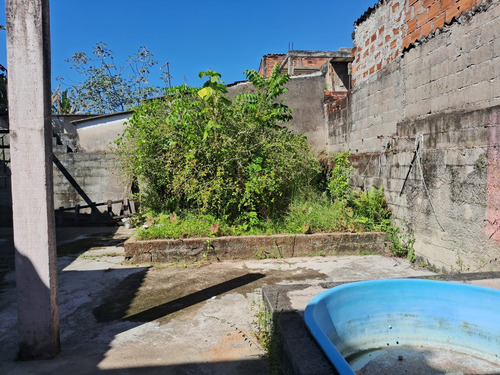 Casa Com 2 Dormitórios E Quintal Grande Na Praia