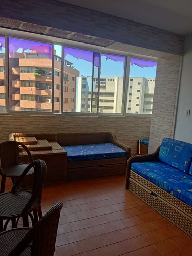 Imagen 3 de 19 de Apto Remodelado En Urb Playa Grande