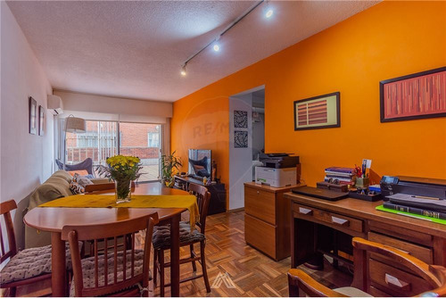 Venta Apto 2 Dorm. C/ Patio Y Garage, Ciudad Vieja