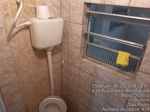 Casa 02 Cômodos , Sendo Uma Suíte , Cozinha E Área Se Servço