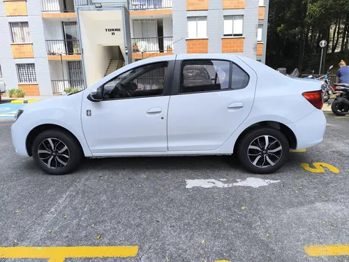 Renault Logan 1.6 Privilege / Intens