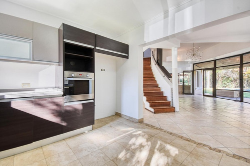 Imagen 16 de 30 de Moderna Casa A La Venta En Solares Del Talar