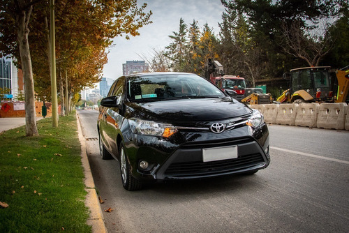 Imagen 3 de 16 de 2016 Toyota Yaris Sedan - Gli 1.6 - Bajo Km (14.500)