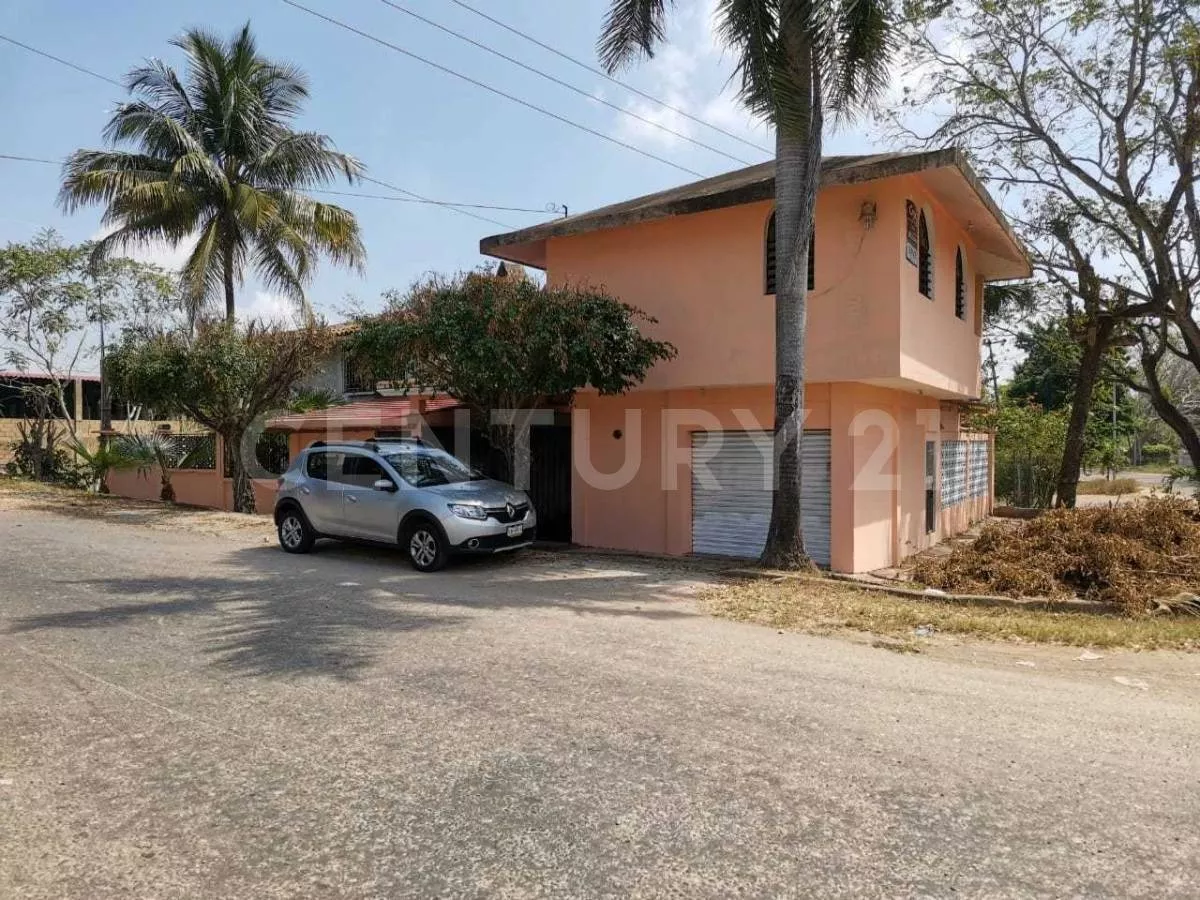 Casa En Venta, Col. El Zapotal, Acayucan, Ver.