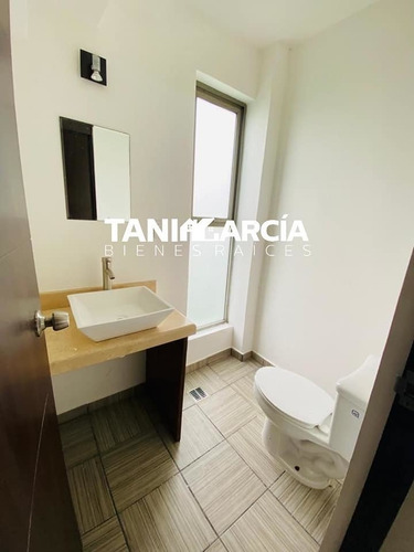 Imagen 6 de 8 de Rento Hermosa Casa En Privado