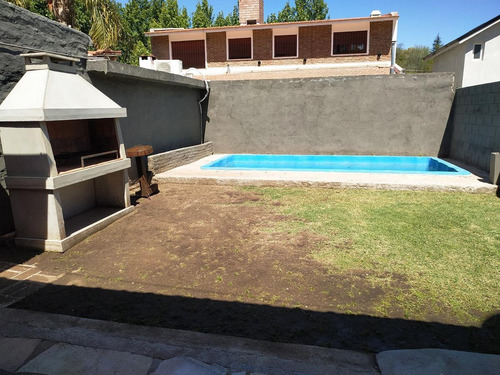 Imagen 16 de 24 de Alquiler Temporario: Casa Principal Con Piscina Y Asador - Excelente Ubicación !!!
