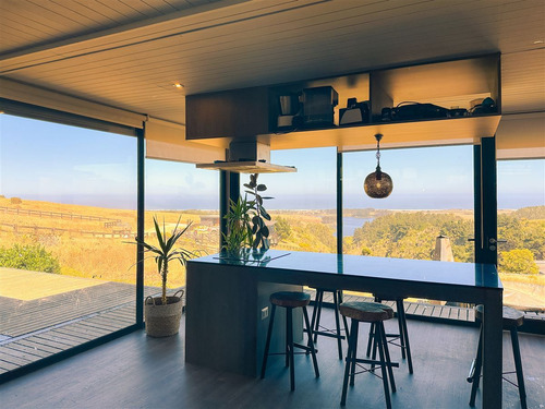 Casa En Venta En Pichilemu, Con Gran Vista Al Mar