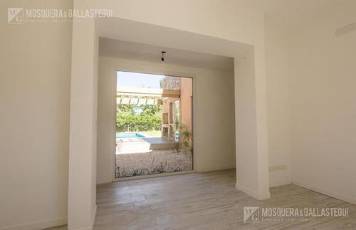 Imagen 5 de 19 de Importante Casa En Santa Barbara