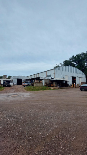 Venta 2 Naves Industriales 7 Locales Y 2 Casas Lote 7472m2 - Villa Allende