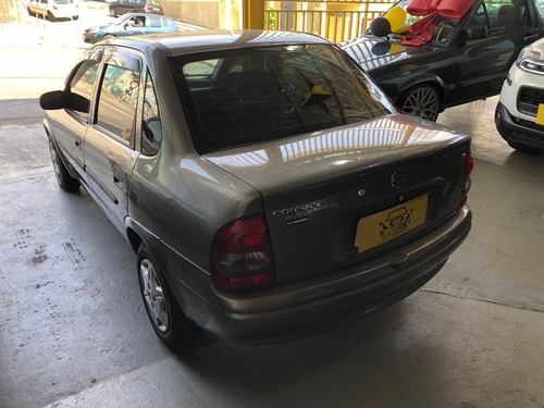 Imagem 4 de 8 de Chevrolet