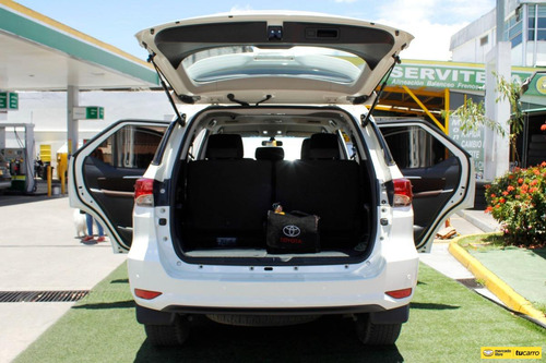 Toyota Fortuner 2.4 Sw4