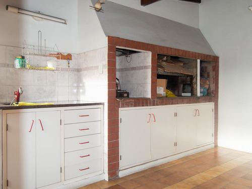 Espectacular Casa De 4 Ambientes Con Amplio Fondo Parque