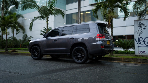 Imagen 11 de 20 de Toyota Land Cruiser 200