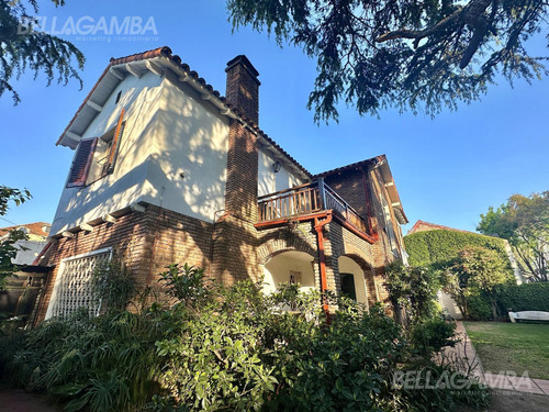 Casa Venta En Vicente López 7 Ambientes Jardín