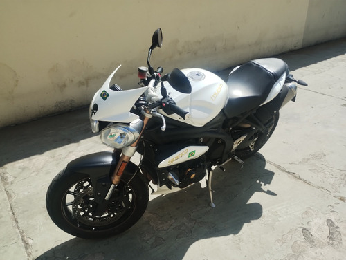 Moto Triunph Speed Triple 1050i 14