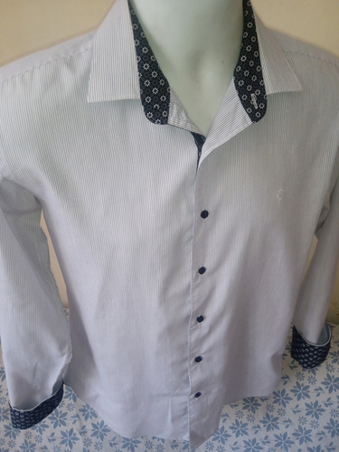 Elegante Camisa De Vestir De Hombre Marca V.s.x Talla S