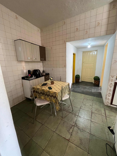 Lote Com Quatro Casas