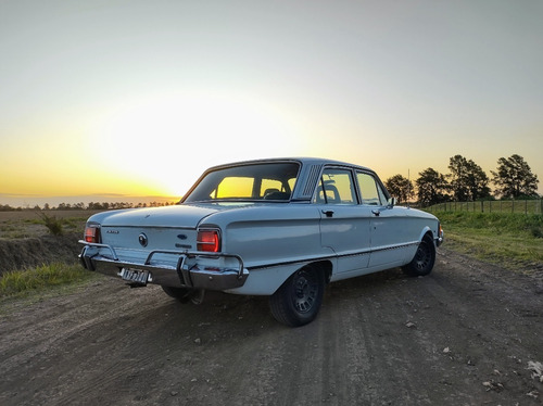 Imagen 1 de 9 de Ford Falcon De Luxe 1981