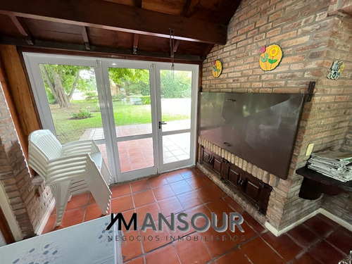 Chalet Sobre Lote De 1550m2 En Esquina Country San Diego