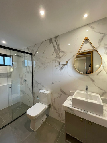 Vendo Casa Amoblada Con Piscina En El Barrio Kennedy: 3 Habitaciones Y 3 Baños