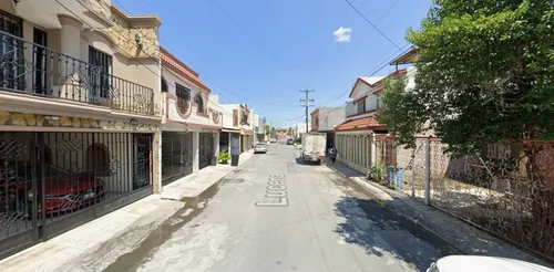 Casa De 2 Niveles Cerca De Walmart