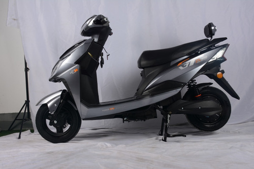 Imagen 4 de 15 de Moto Scooter Electrica 2000 W Con Bateria Litio 72 Voltios