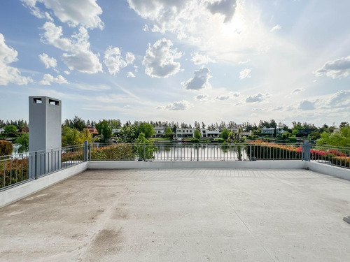 Imagen 2 de 30 de Casa En Venta Con Vista A Laguna En Barrio Cerrado En Tigre