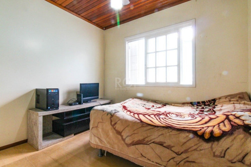 Casa Em Porto Alegre Com 3 Dormitórios - Ot7083