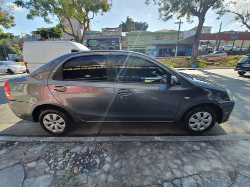 Imagem 4 de 10 de Toyota Etios 2013 1.5 16v Xs 4p