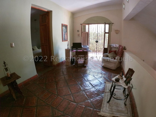 Excelente Casa Muy Bien Distribuida En Venta En El Hatillo Con Clima De Ensueño. Gi
