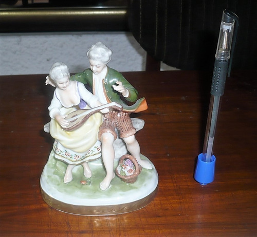 Figura De Porcelana Músicos Con Mandolina. Unter  Weiss Bach