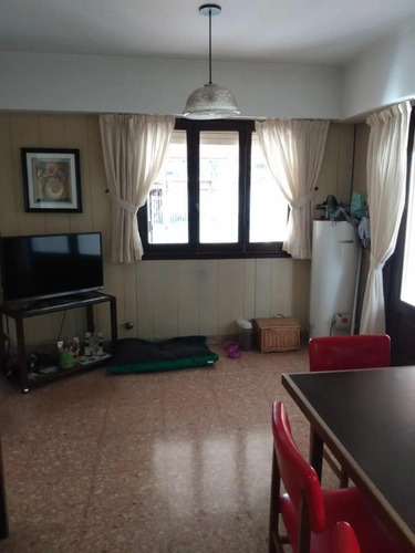 Casa En Venta - 2 Dormitorios 1 Baño - Cochera - 250mts2 - Morón