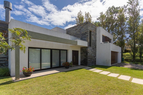 Increíble Casa De Ensueño En La Barra, 4 Dormitorios, Piscina Y Cancha De Fútbol