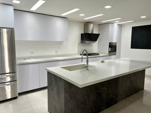 Imagen 3 de 9 de Bello Townhouse En San Diego Con Pozo