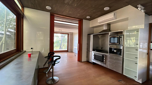 Arriendo De Moderna Casa Con Grandiosa Vista A La Ciudad