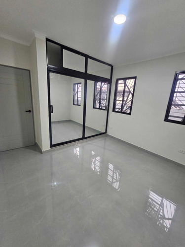 Exclusiva Casa Ubicada En El Residencial Los Lirios, La Roma