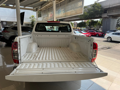 Nissan NP300 2.5 Doble Cabina S Aa Pack Seg Mt