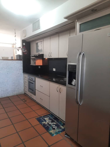 Imagen 3 de 8 de Excelente Apartamento En Venta Con Excelente Ubicacion En La Av Americo Vespucio En Residencia Plaza Marina Maria Jose Chaparro 04148140599