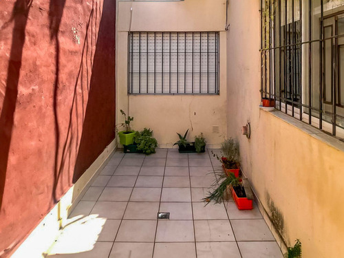 Venta/permuta - Casa De Pasillo Único - 2 Dormitorios - Azcuénaga, Rosario