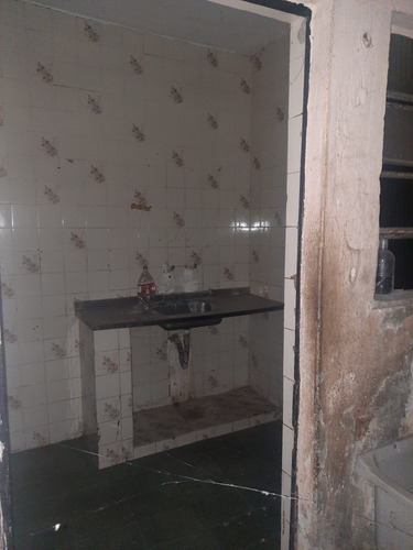 Casa Em Madureira Com Comércio Embaixo Com Banheiro E Casa