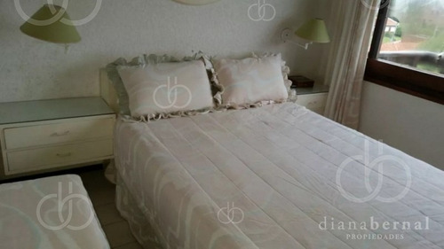 Apartamento De 1 Dormitorio En Edificio Ubicado En Primera Línea De Playa Mansa. - Ref: 2322