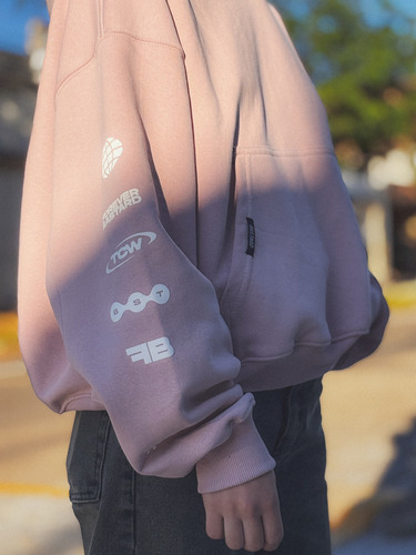 Buzo Hoodie Bastard Still Here Boxy Fit Friza Estampado