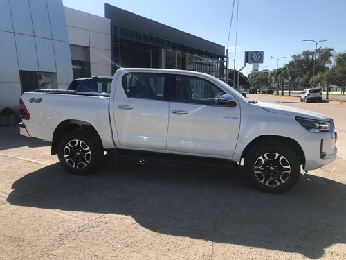 Imagen 4 de 9 de Toyota Hilux 2022 2.8 Cd Srx 177cv 4x4 At