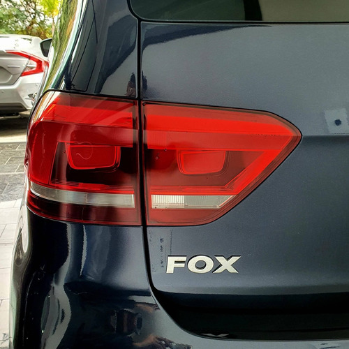 Imagem 2 de 15 de Volkswagen Fox 1.6 Mi Rock In Rio 8v Flex 4p Manual