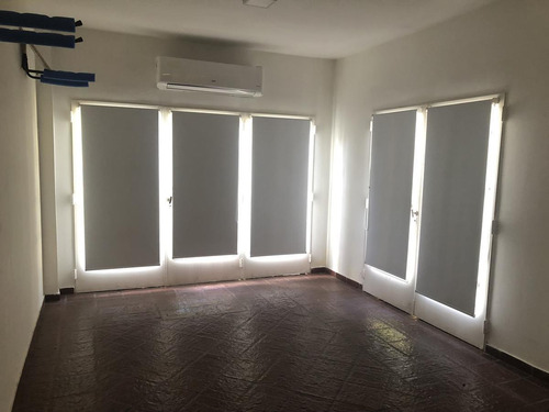Imagen 15 de 30 de Casa Chalet Venta - 5 Ambientes - Ituzaingo Norte - Con Parque Y Piscina - Permuta