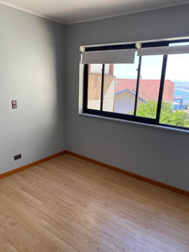 140 M2. Arriendo 4 Dorm. Mas Servicio.