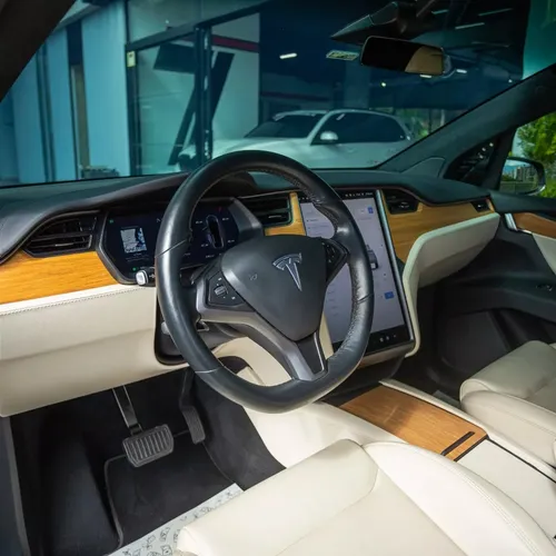 Tesla Model X 2021